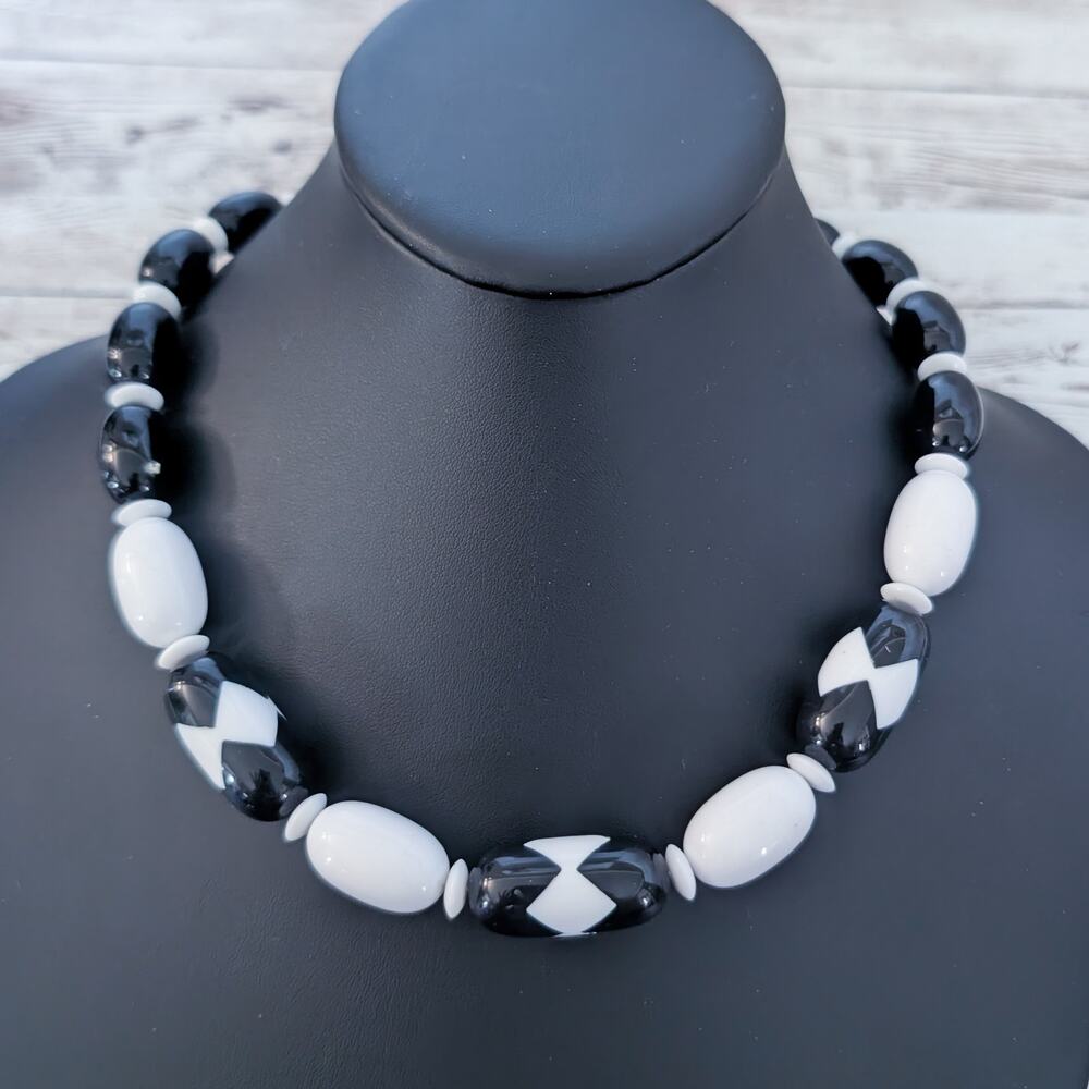 Vintage Necklace Stylish Retro Black & White Statement Chunky